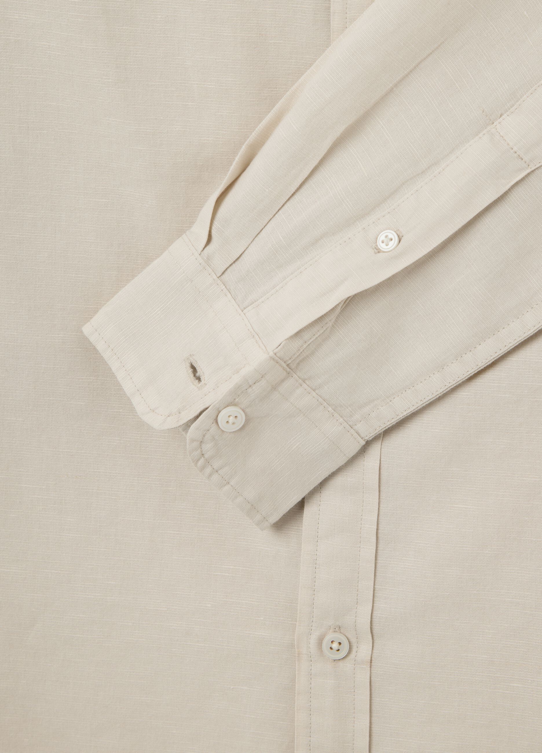 Men&rsquo;s beige cotton and linen shirt with regular fit