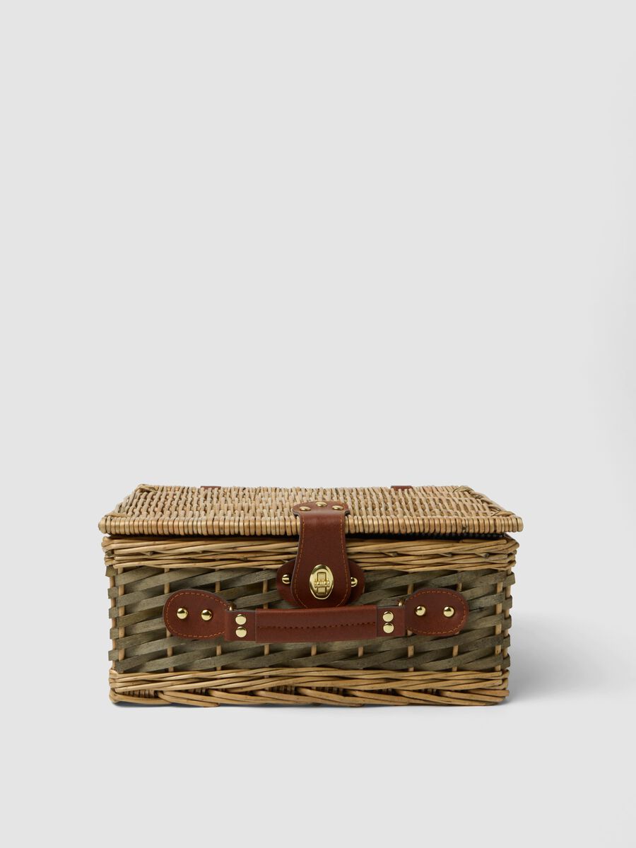 Brown picnic basket with striped lining_2