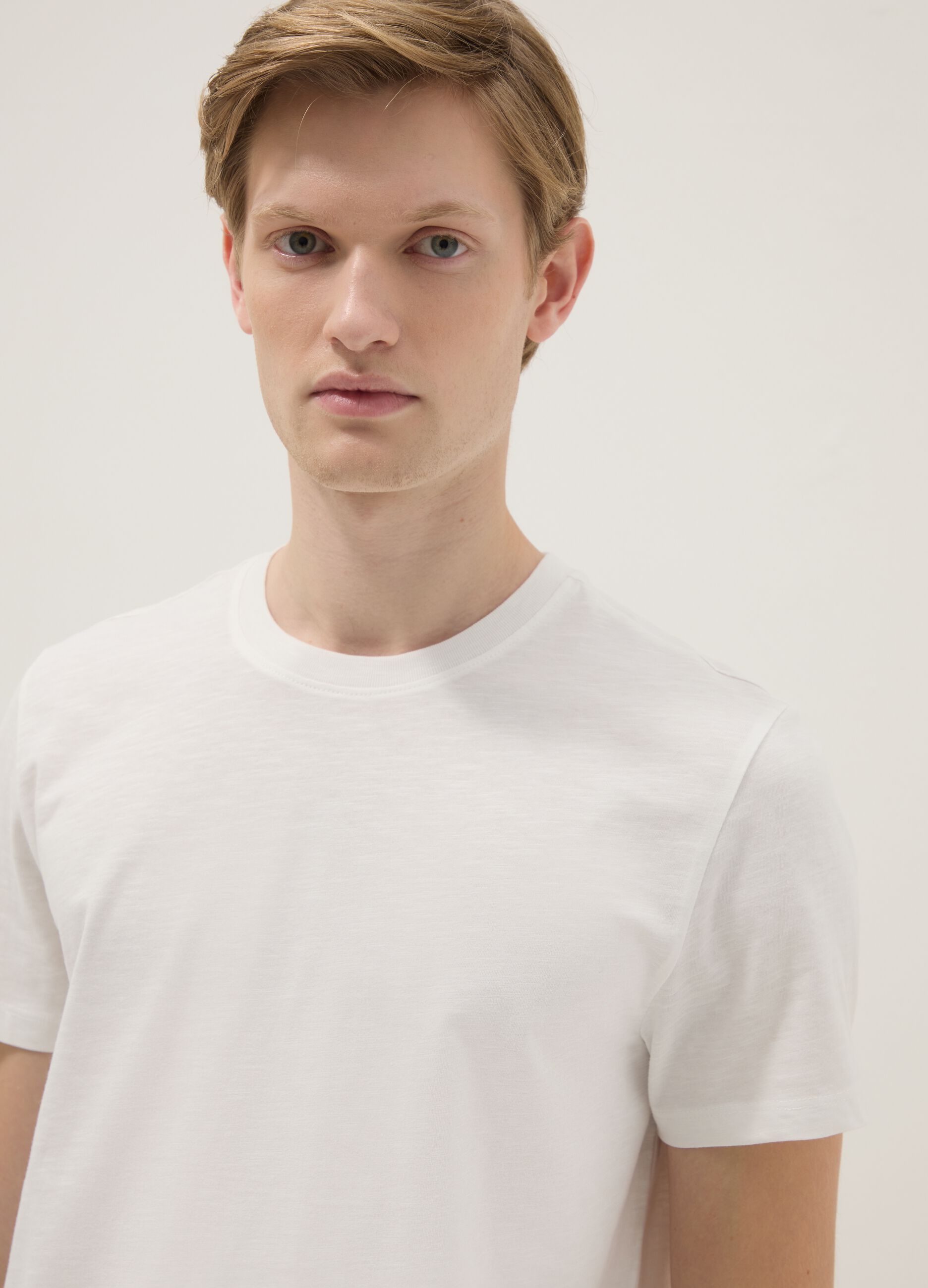 White regular fit short-sleeved pure cotton t-shirt