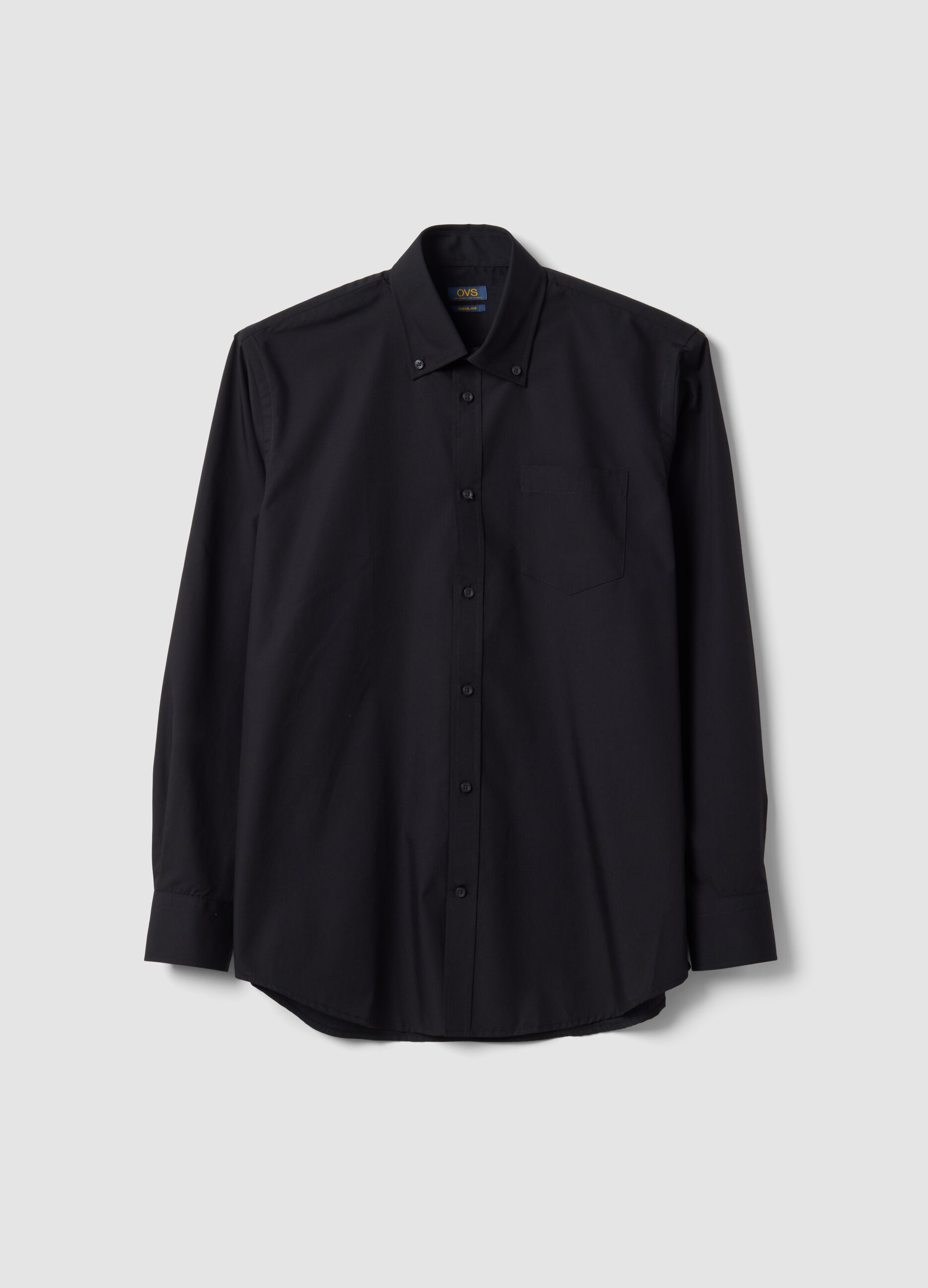 Black slim-fit shirt with classic collar, easy-iron