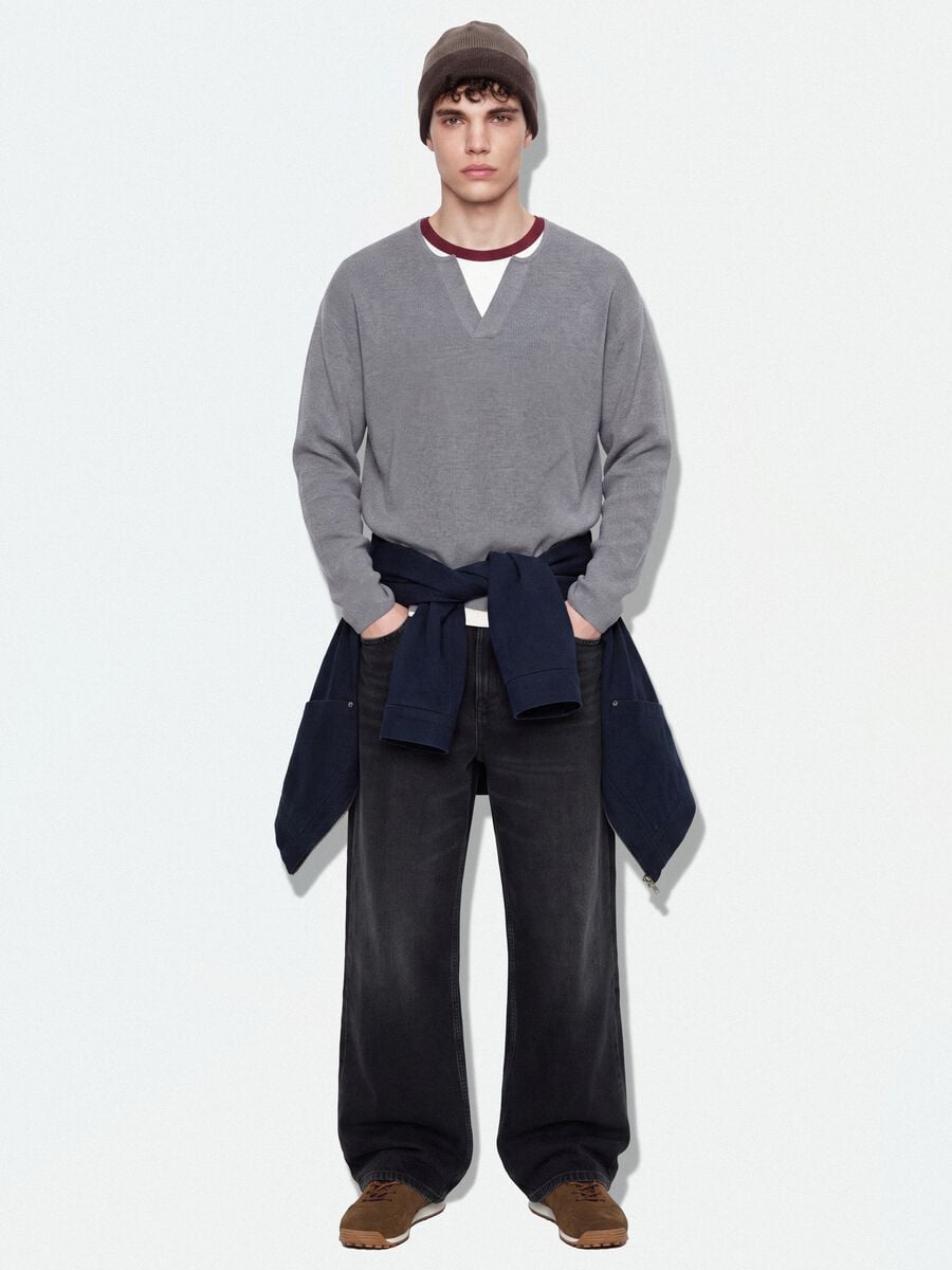 Maglia grigia in misto cotone con scollo serafino regular fit_1