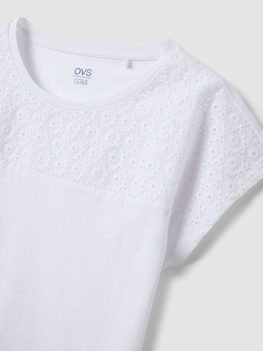 White pure cotton T-shirt with broderie anglaise detail, regular fit_5