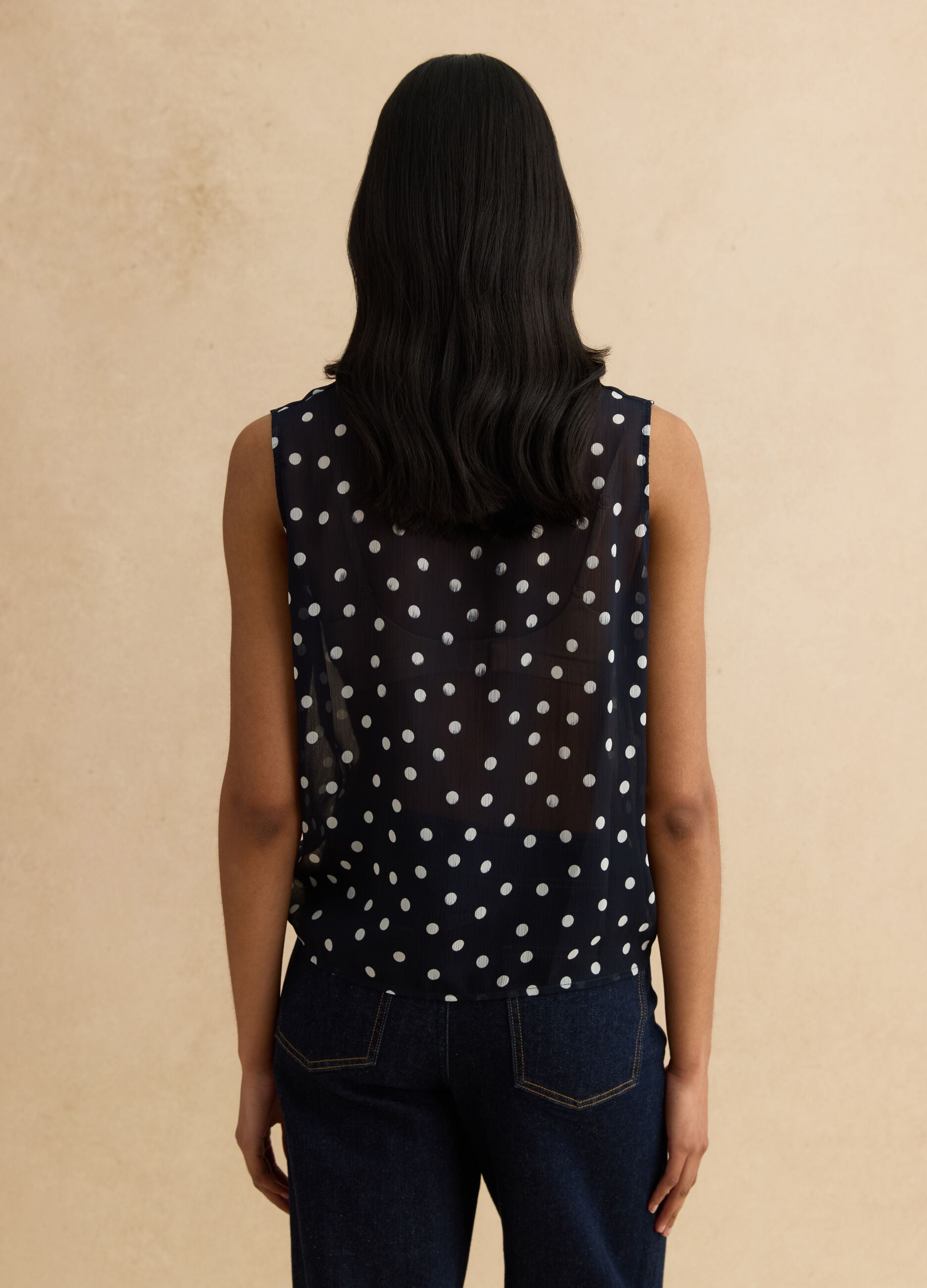 Sleeveless multicolour polka dot blouse with fancy collar, regular fit