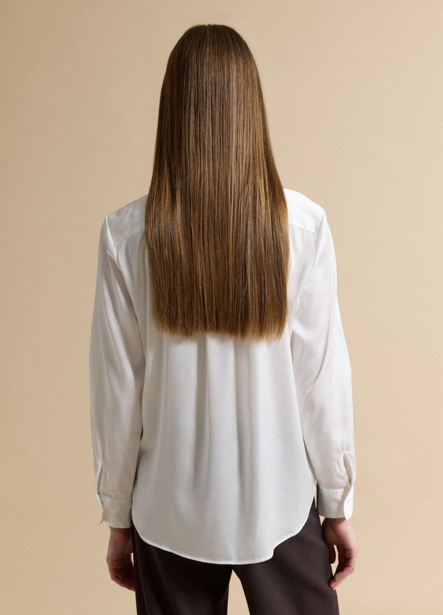 White stretch-fabric shirt with classic collar, regular fit