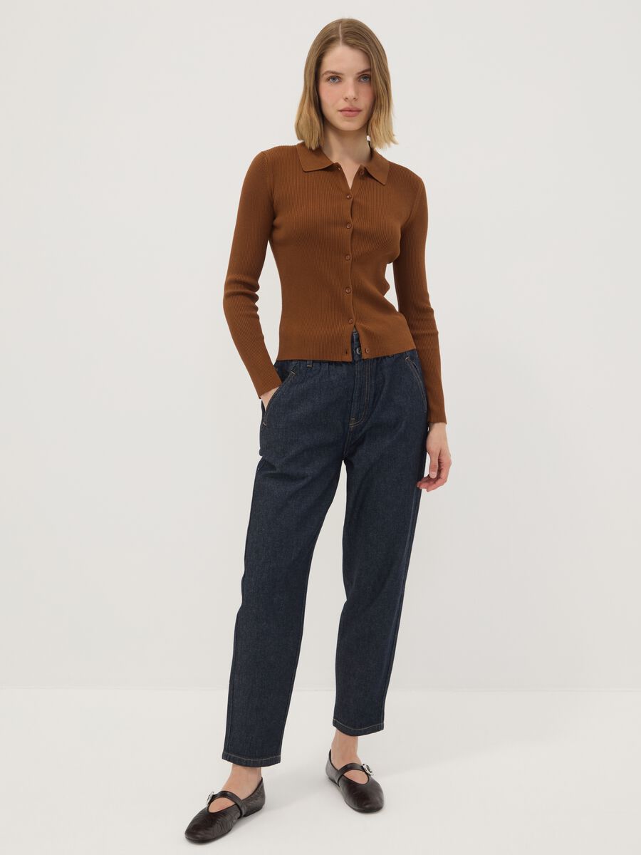 Brown fitted ribbed viscose-blend cardigan with polo collar_2