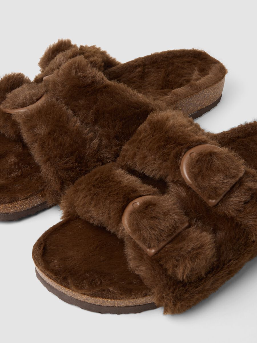 Pantofole marroni con doppia fascia_2