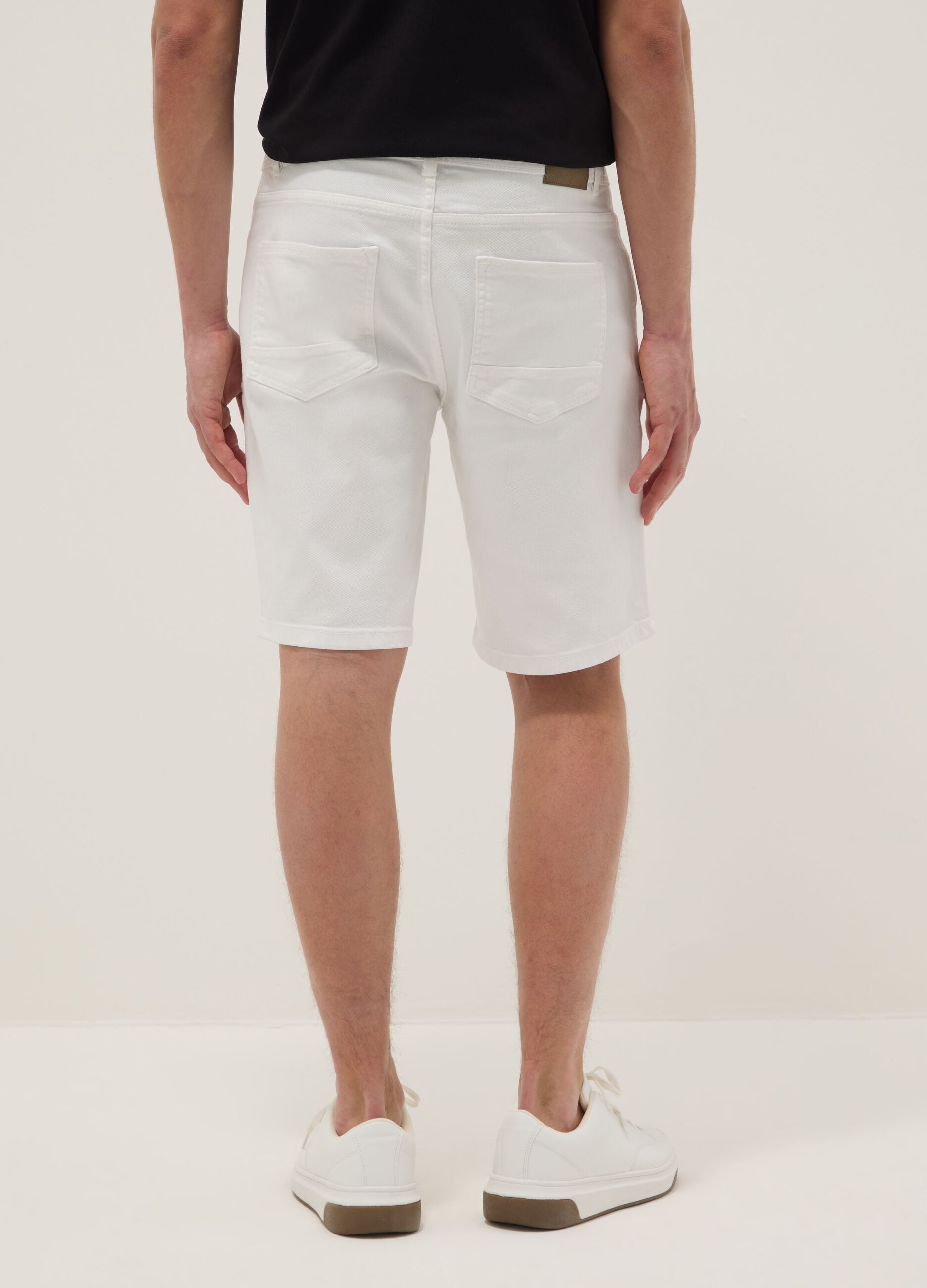 White denim Bermuda shorts in stretch cotton, regular fit