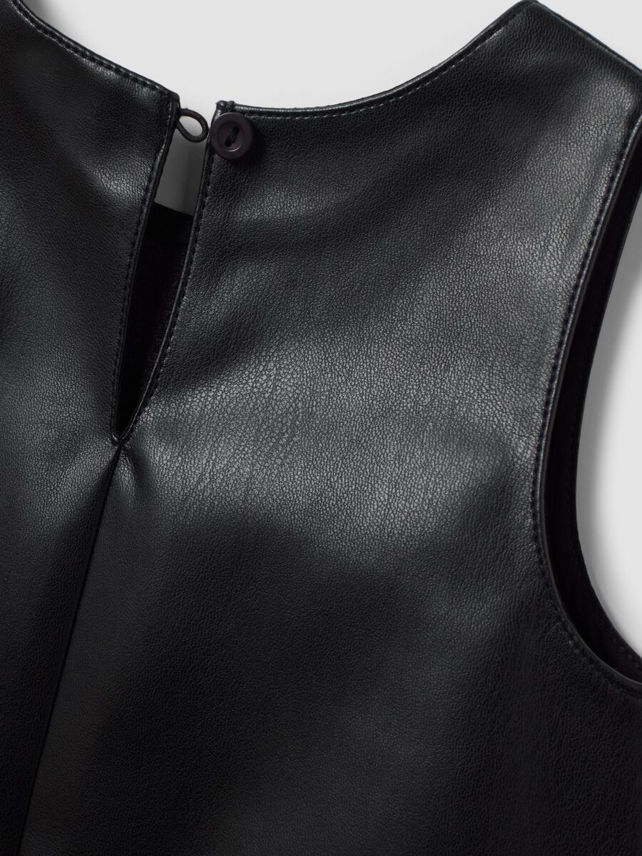 Black set with round-neck dress and striped round-neck top_2
