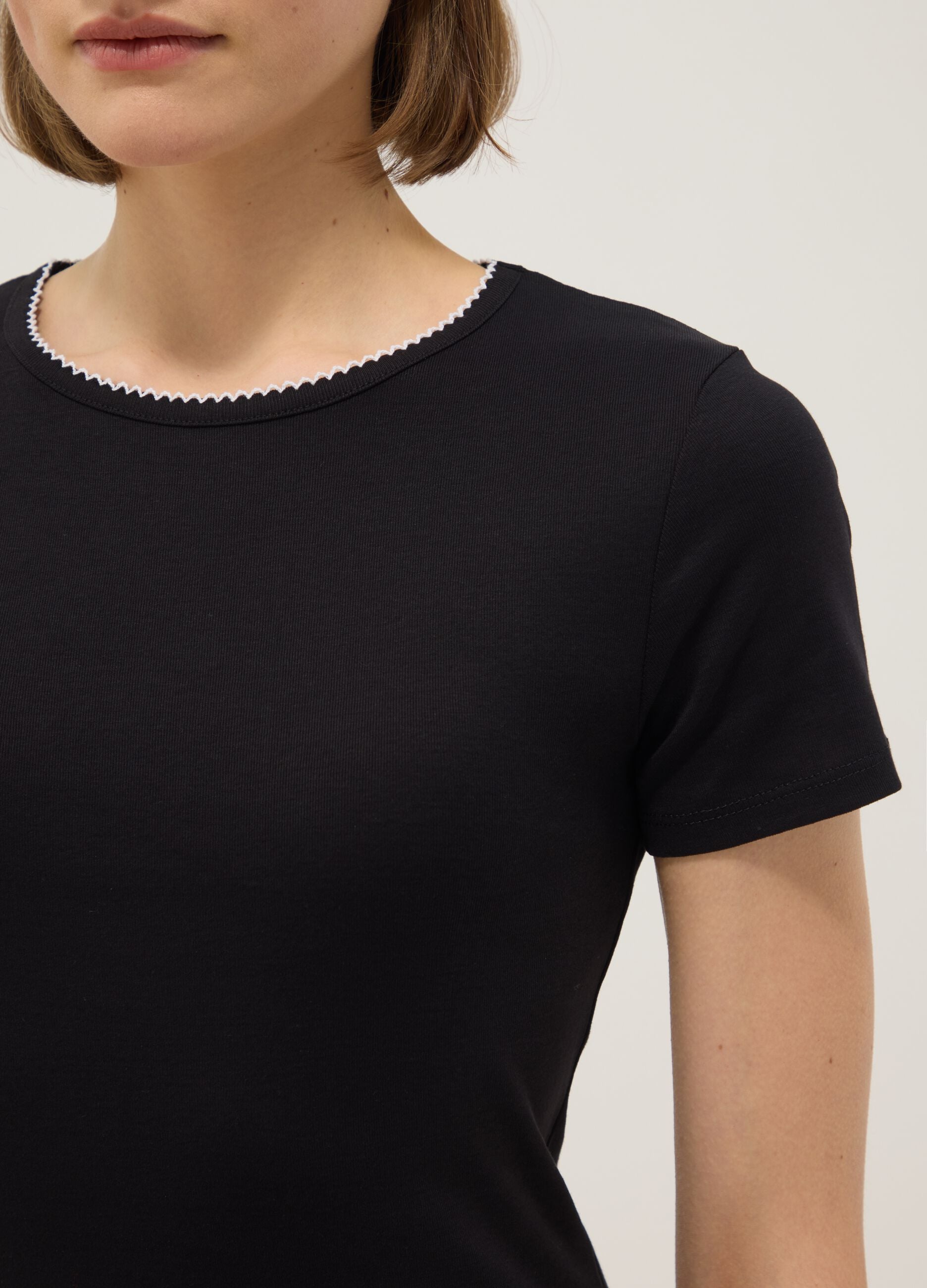 Black pure cotton regular fit T-shirt with contrast stitching