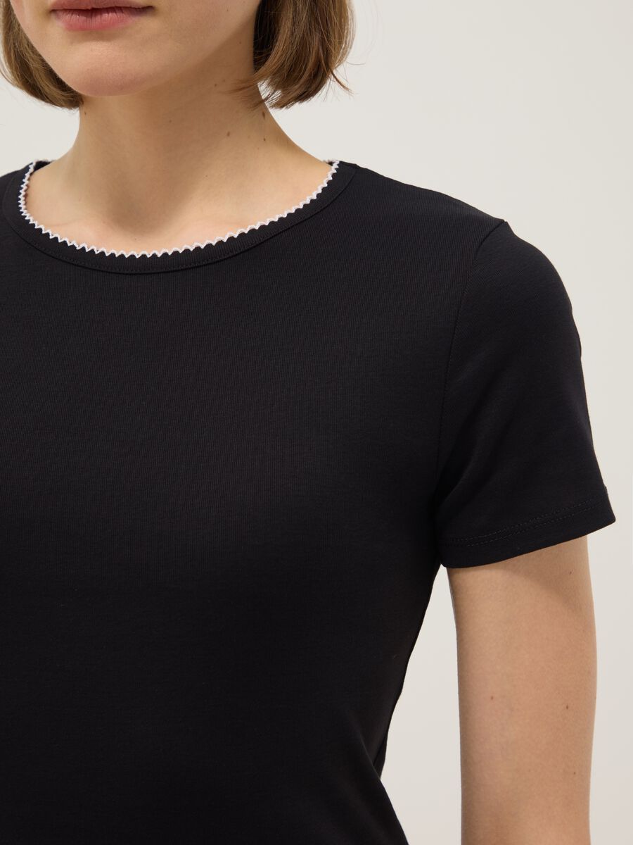 Black pure cotton regular fit T-shirt with contrast stitching_3