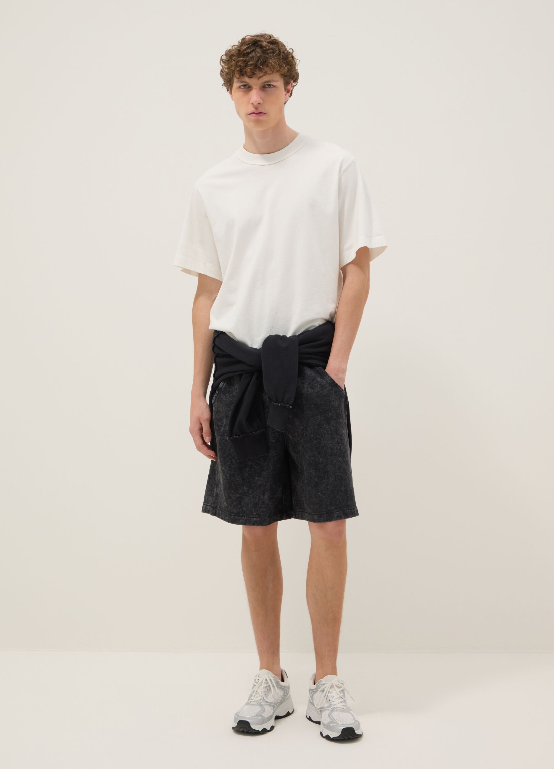 Black cotton-blend Bermuda shorts with elasticated waist