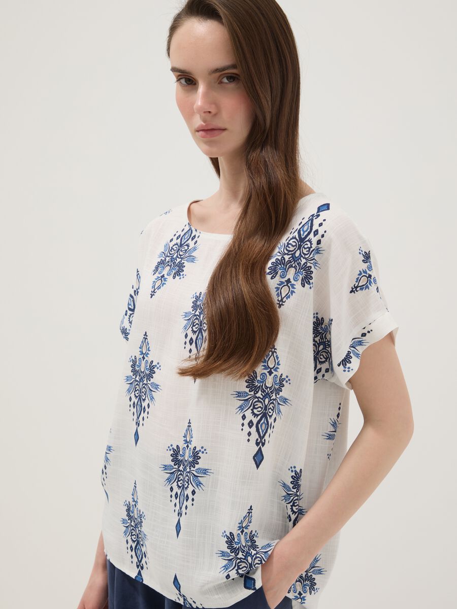 White pure viscose blouse with blue print, regular fit_1