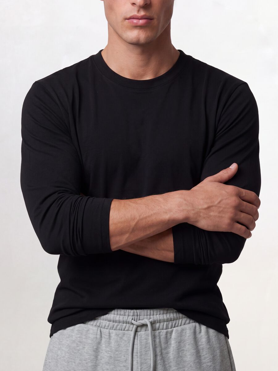 Black long-sleeve crew-neck T-shirt in 100% organic cotton_2