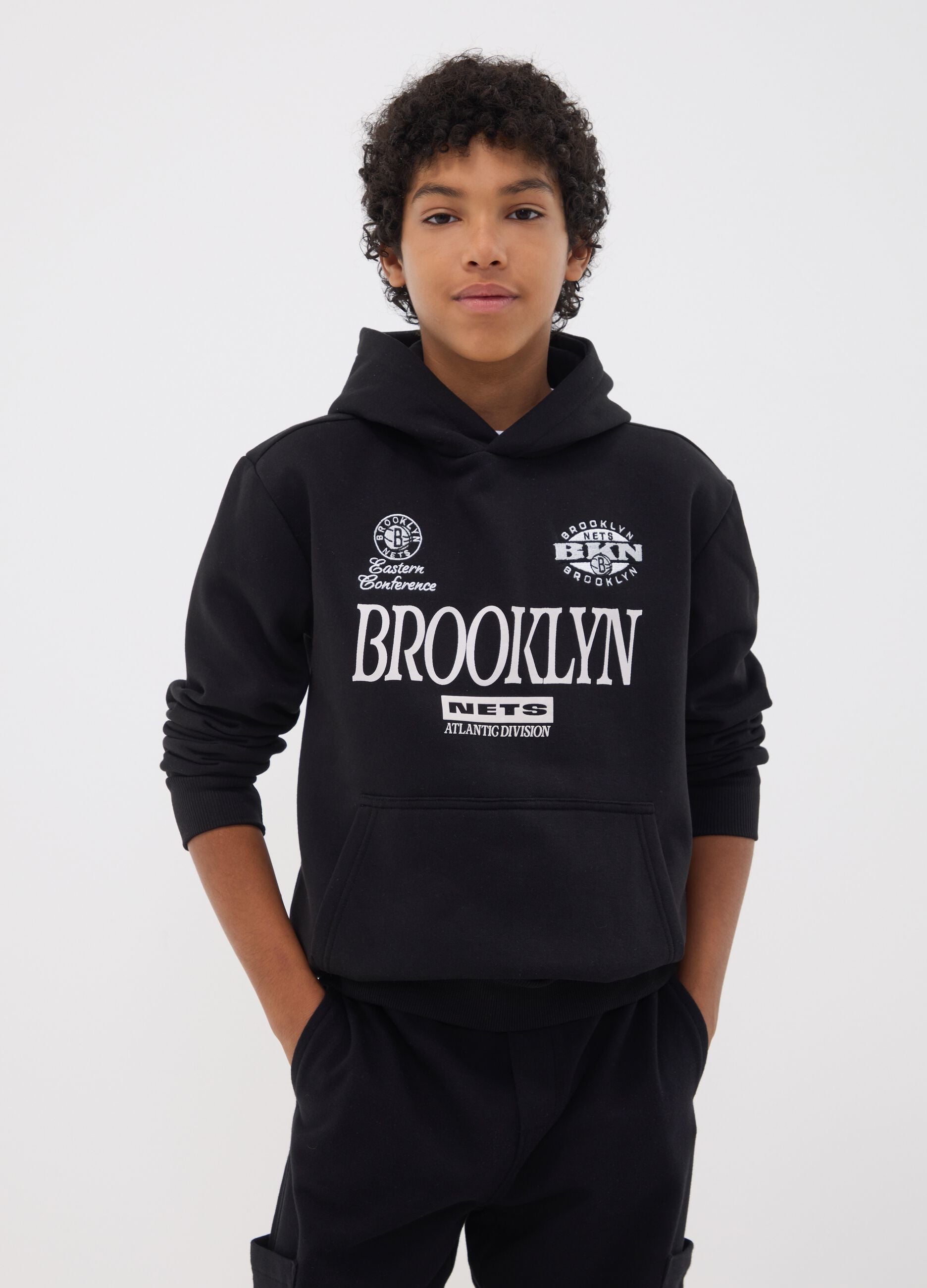 Black cotton-blend hoodie with Brooklyn Nets print for boys