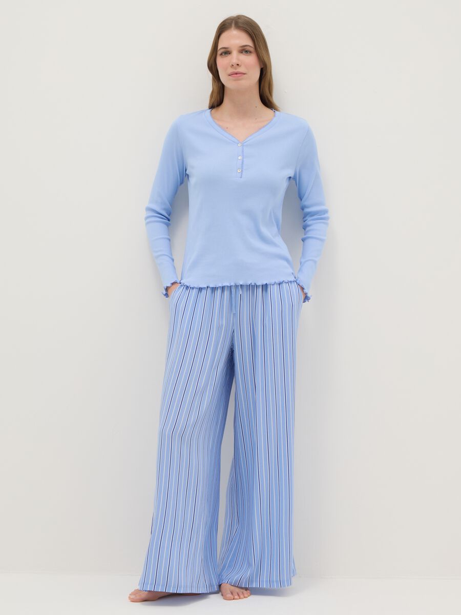 Maglia pigiama in puro cotone azzurra regular fit con collo serafino_0