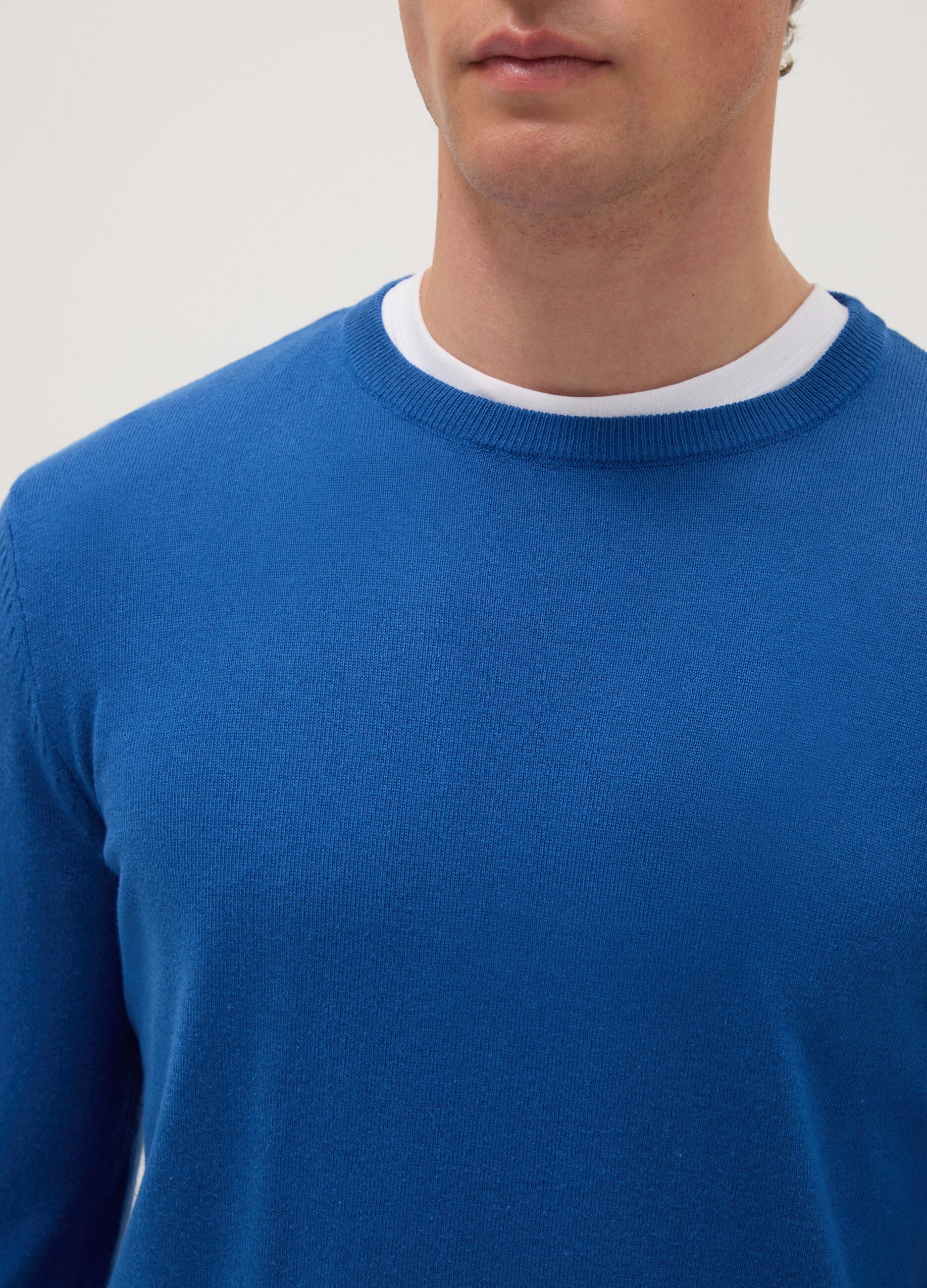 Blue crew neck pullover in cotton blend regular fit
