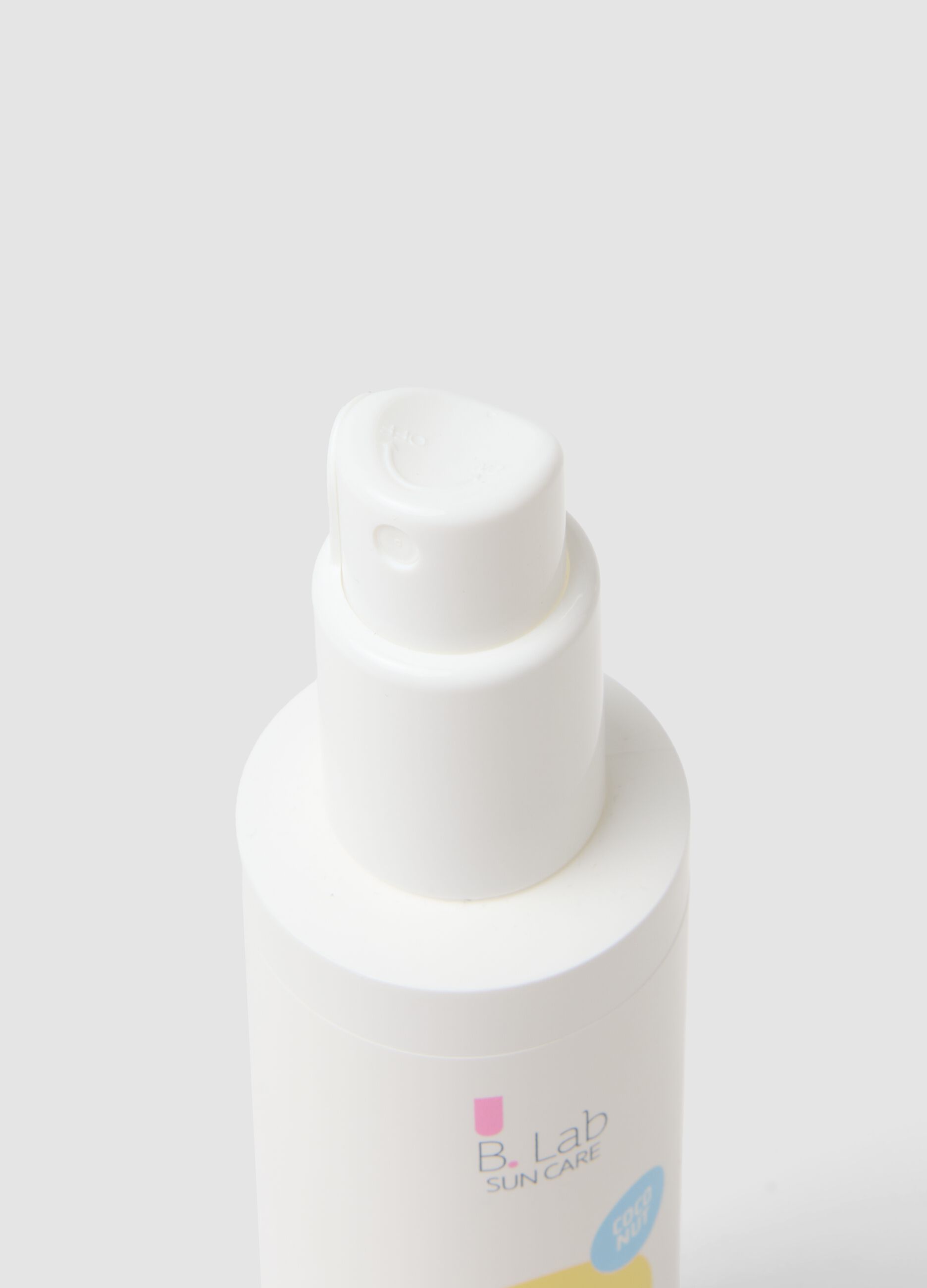 Refreshing Coconut-Scented Mist