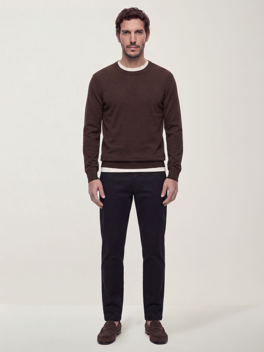 Black slim-fit chino trousers in lyocell and stretch cotton_0