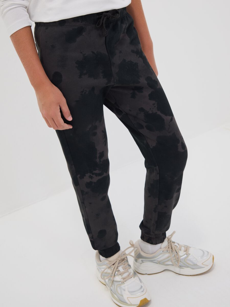 Black pure cotton jogger trousers with gradient print for boys_2