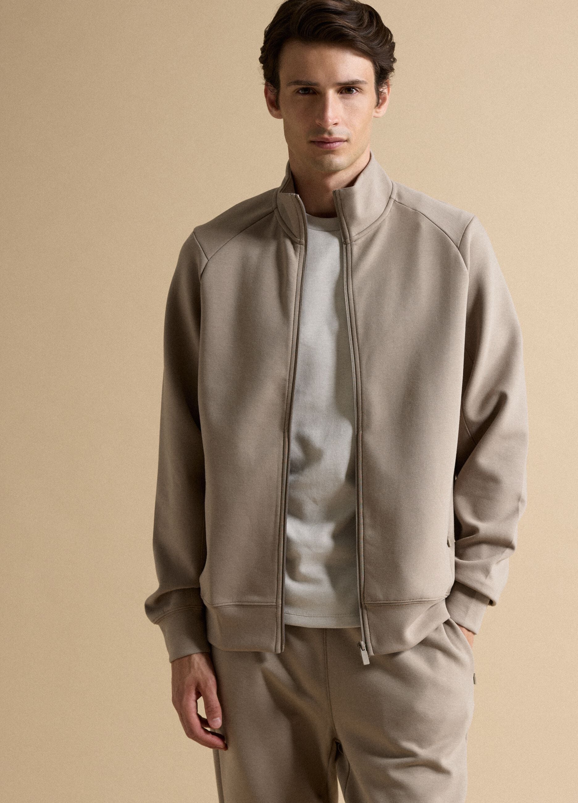 Beige full-zip with stretchy fabric collar, Easy Dry, regular fit