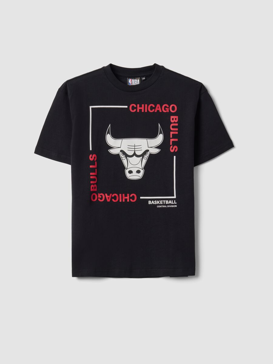 Black pure cotton T-shirt with Chicago Bulls print for boys_3