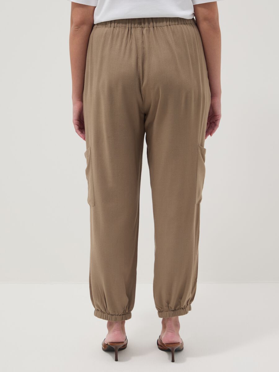 Brown viscose-linen blend jogger trousers, regular fit_2