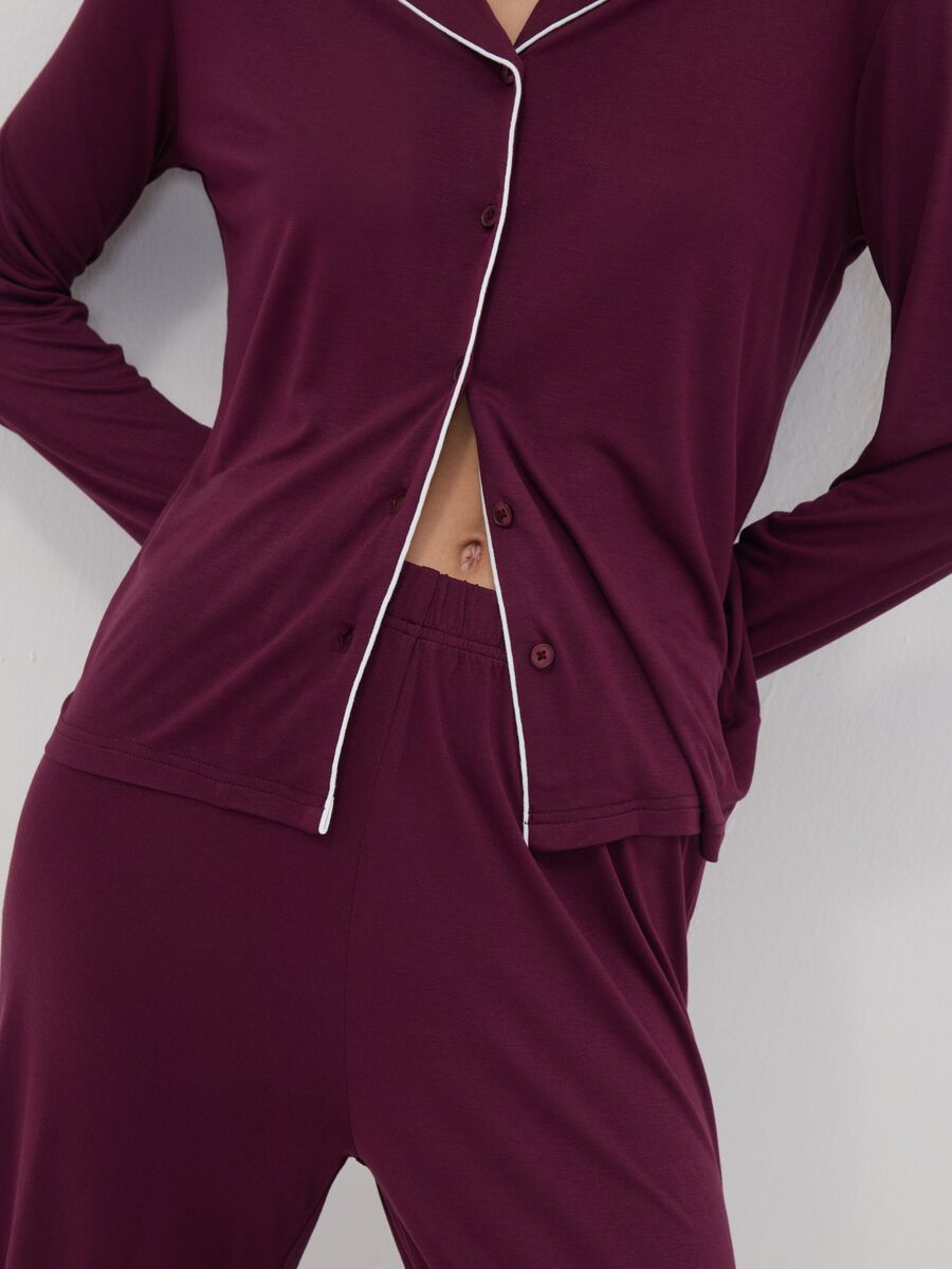 Purple pure viscose pyjamas with V-neck and contrast piping_2