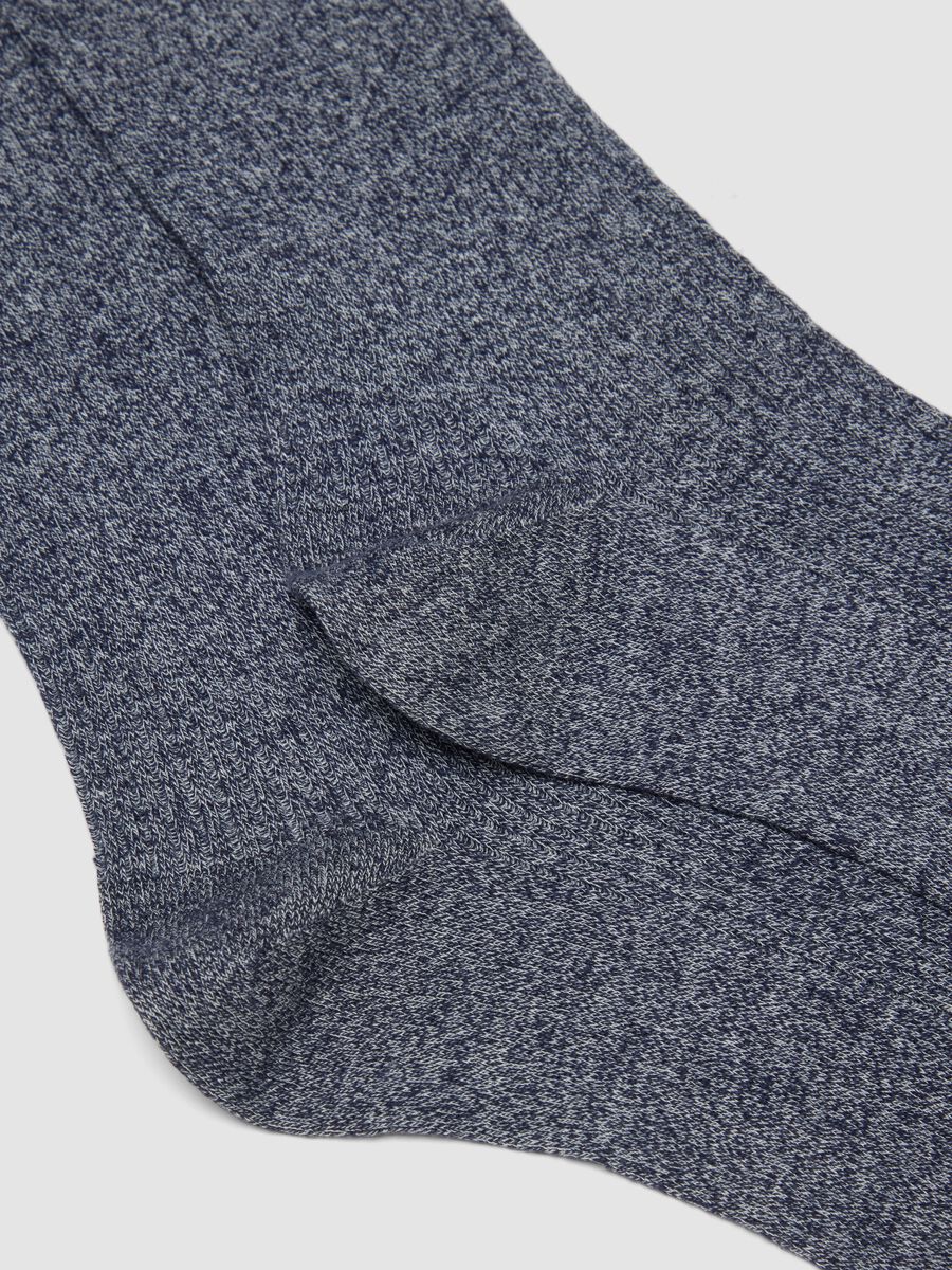 Long blue socks in a stretch cotton and linen blend_1