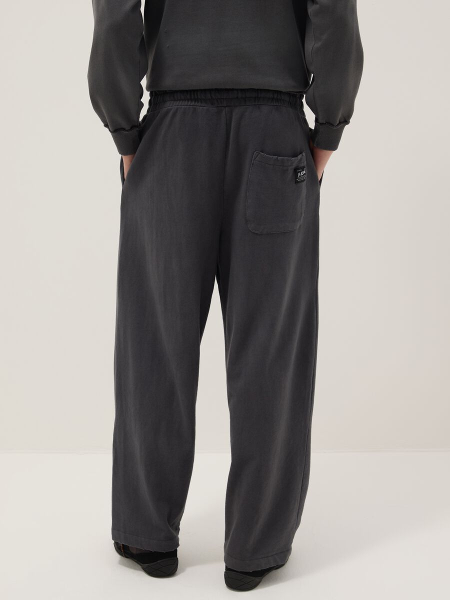 Pantaloni jogger grigi in misto cotone oversize fit_2