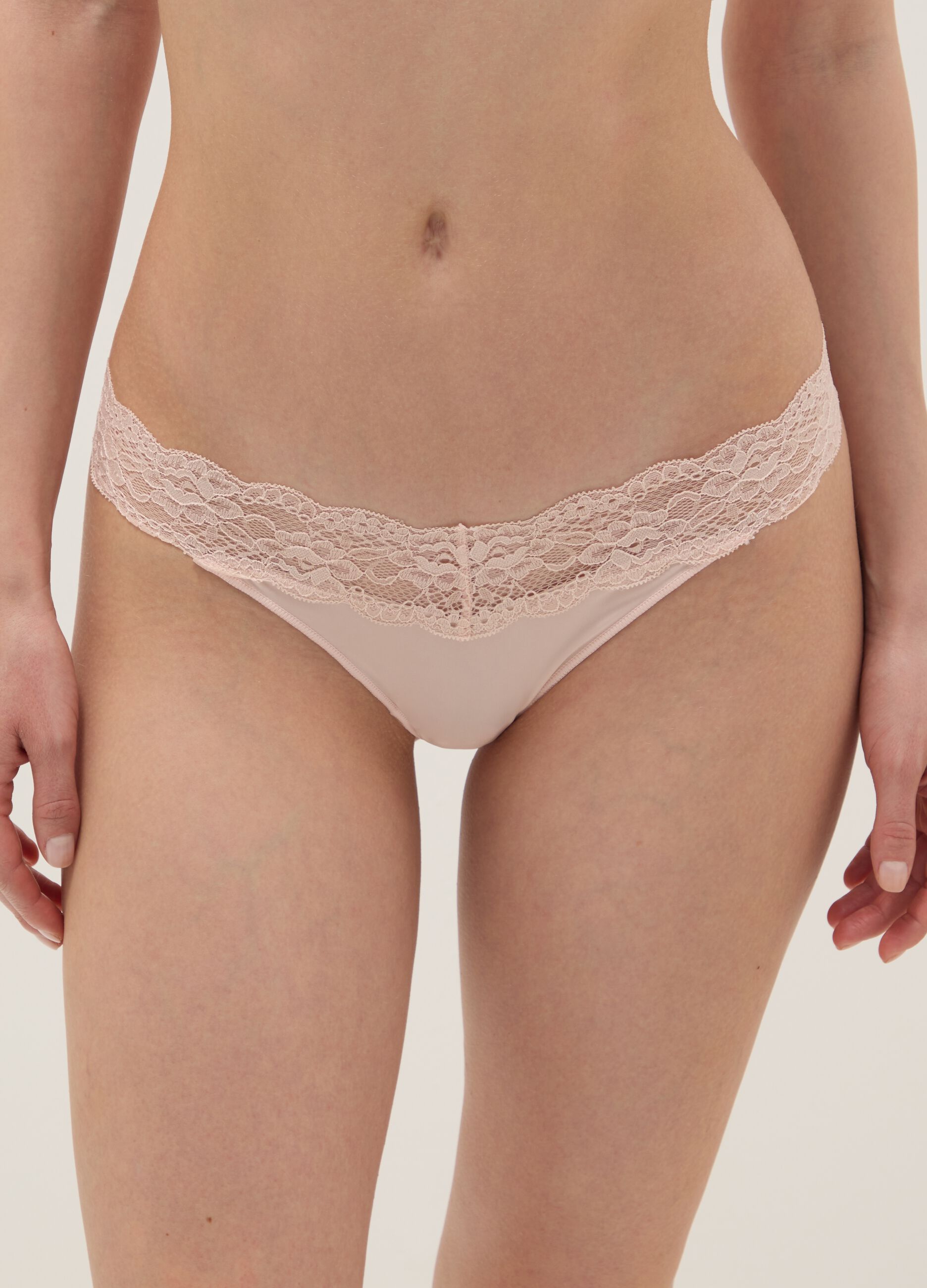 Pink lace thong regular fit