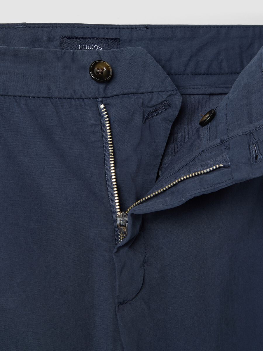 Pantaloni chino blu in puro cotone carrot fit_5