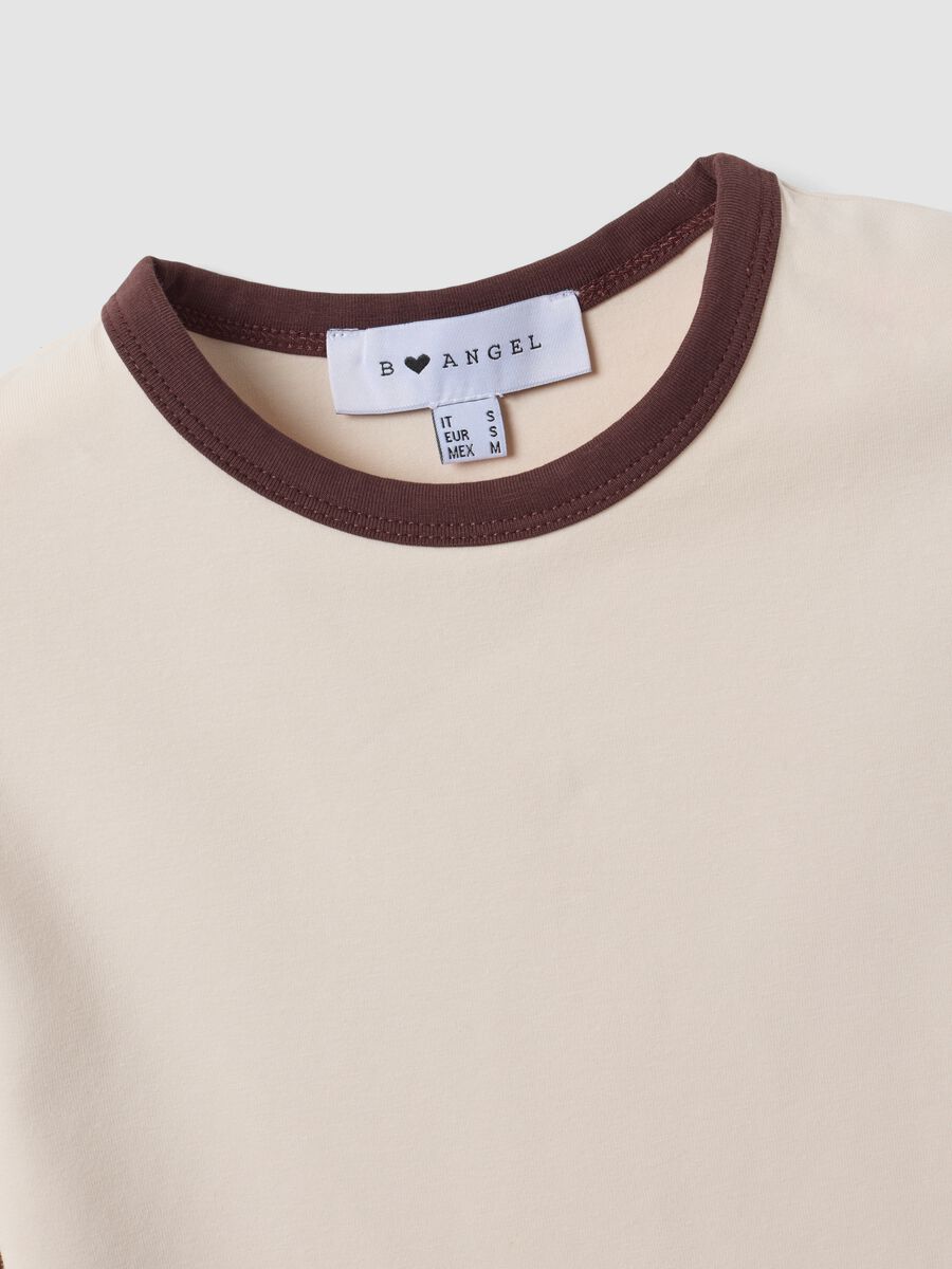 T-shirt beige in cotone elasticizzato con profili a contrasto fitted_5