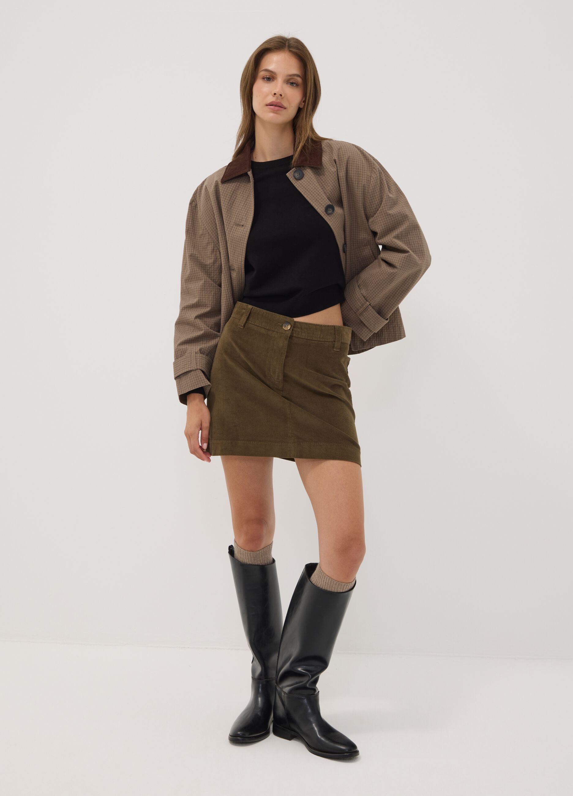 Short green ribbed stretch-cotton skirt