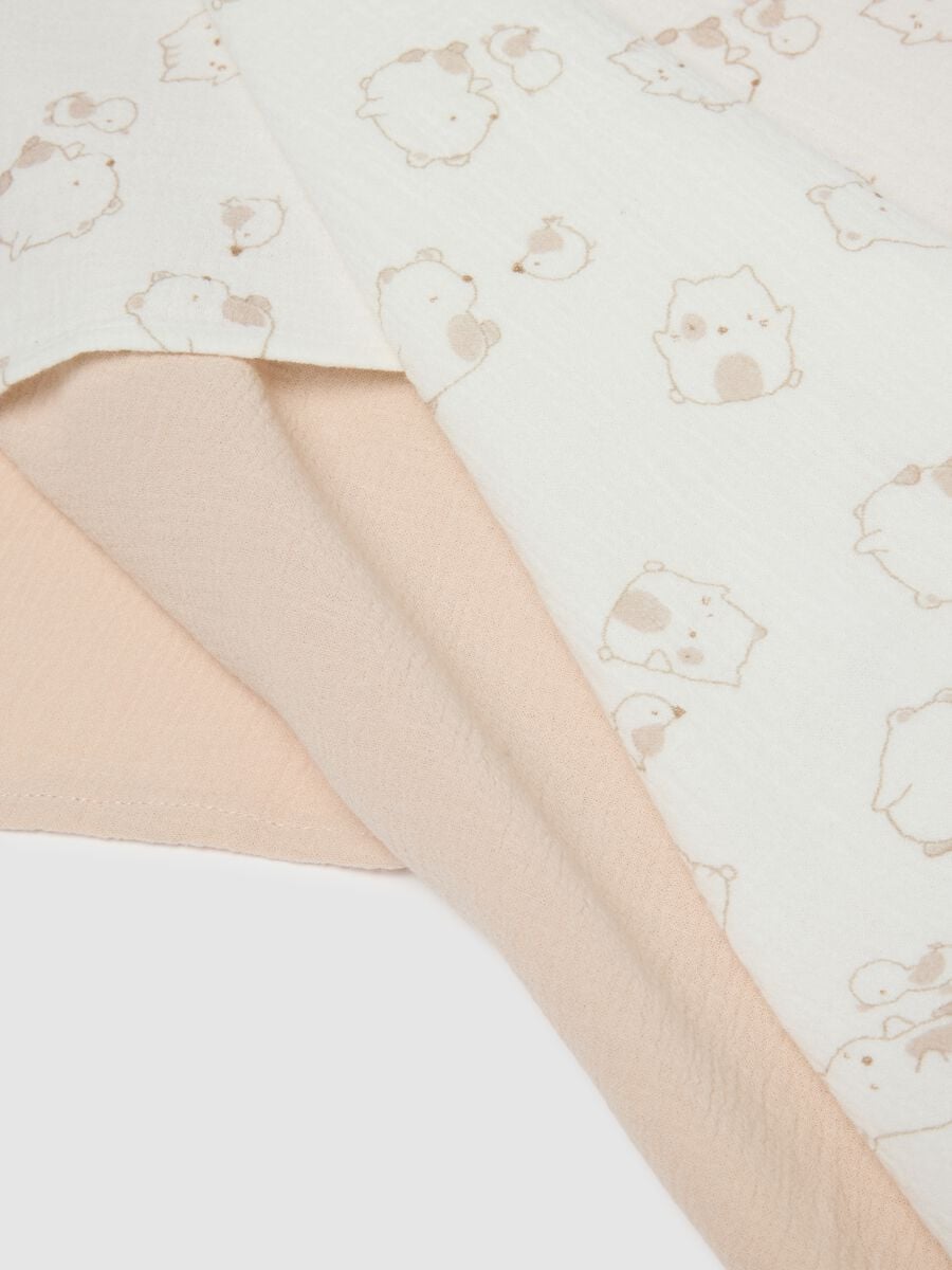 Two-pack of multicolour pure cotton baby blankets with decorations_2