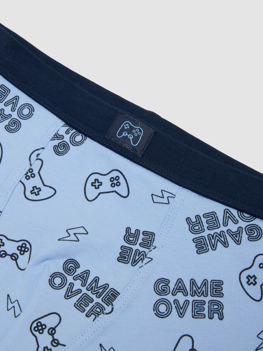 Blue organic cotton midi boxer shorts with gaming print, regular fit, for boys_2