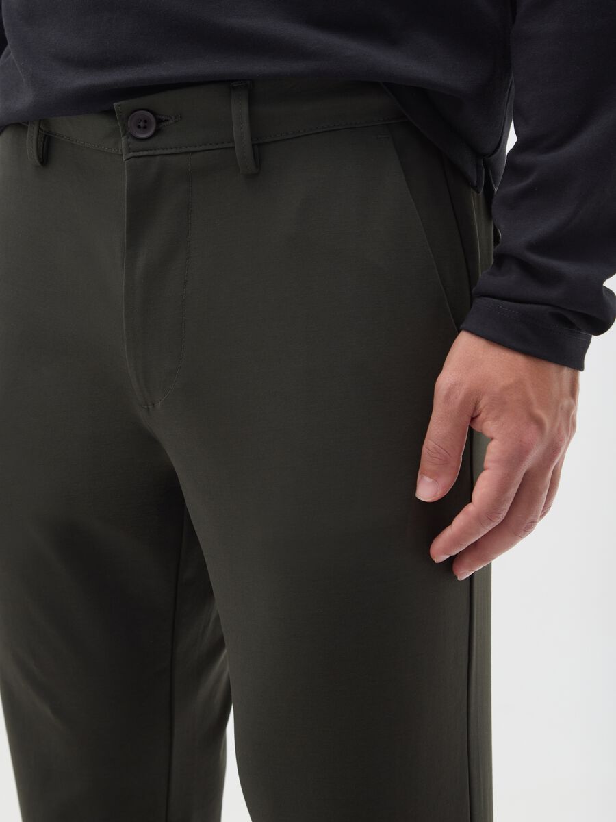 Pantaloni chino verdi in misto cotone regular fit_3