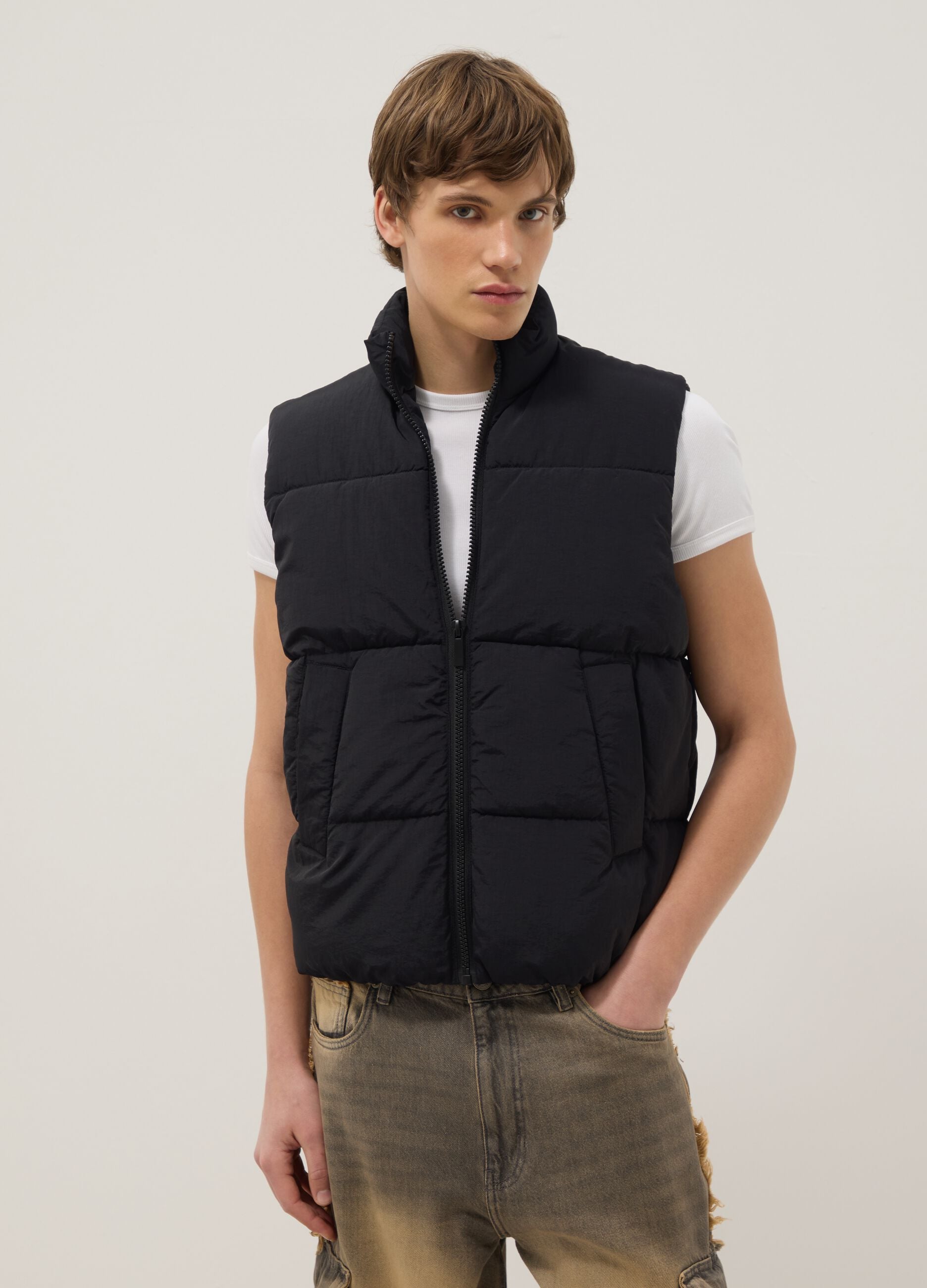 Black padded gilet regular fit with zip