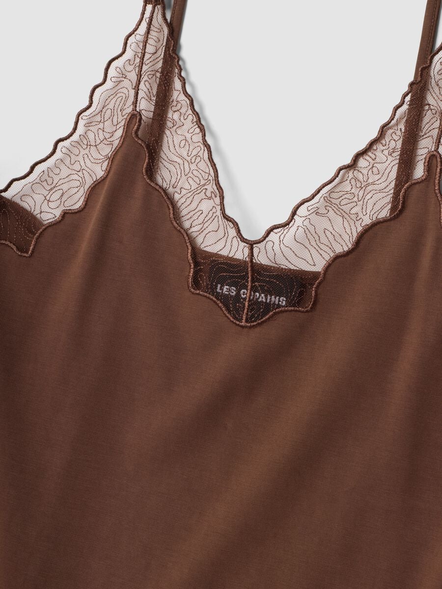Tank top marrone in viscosa elasticizzata con pizzo e scollo a V_5