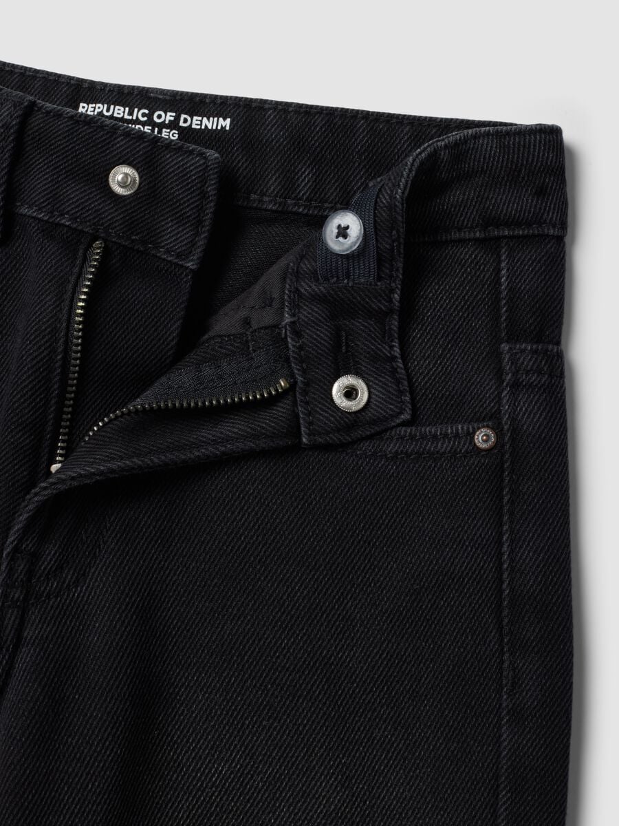 Black wide-leg cotton and viscose blend jeans for boys_3