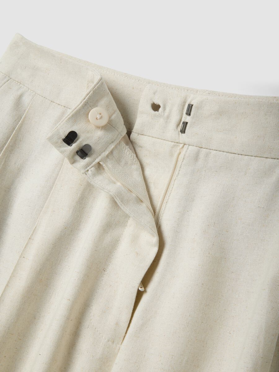 Beige viscose-linen blend shorts, regular fit_5