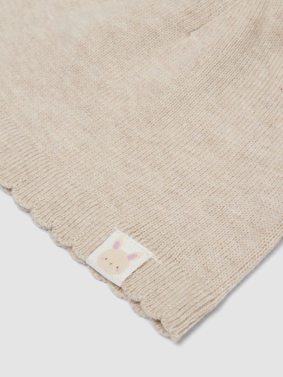 Beige knitted hat in pure organic cotton with pom-poms for baby girl_1