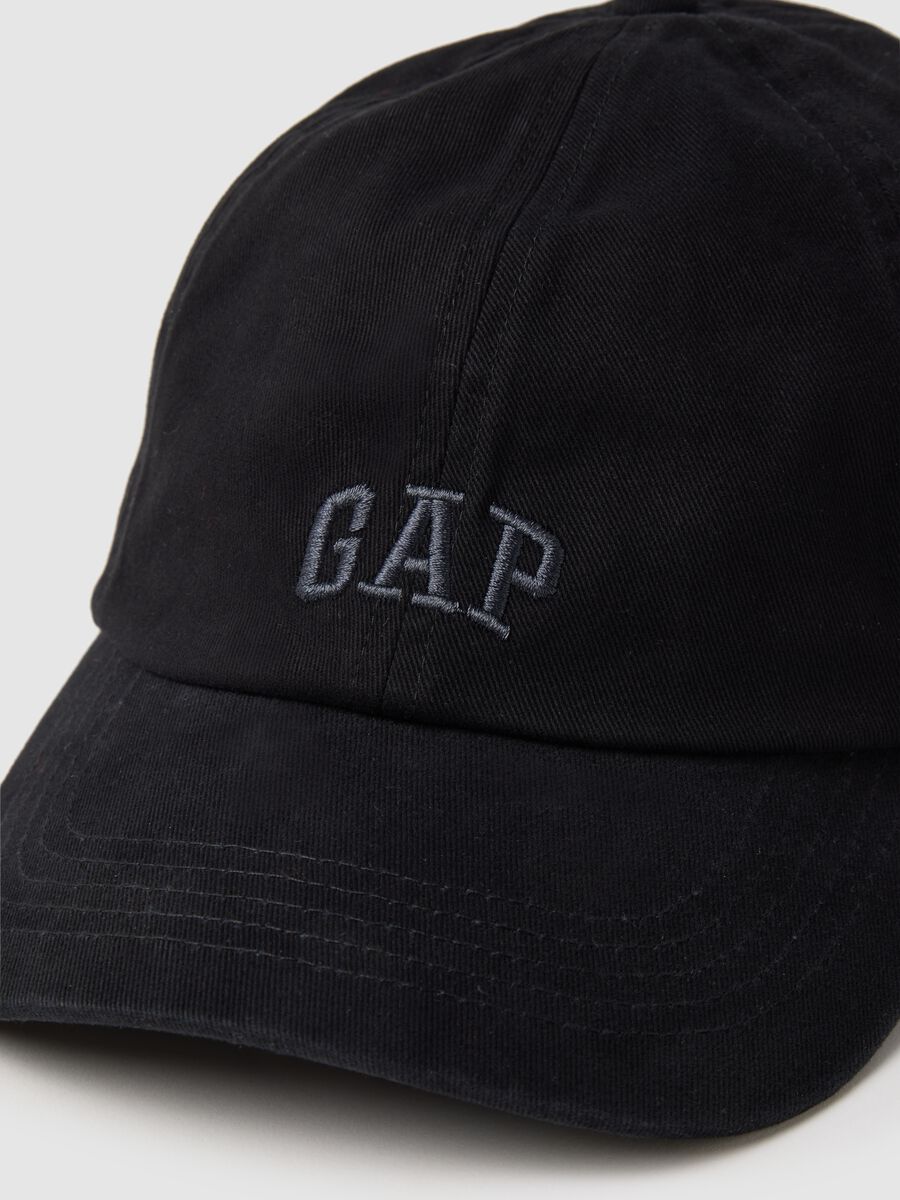 Baseball cap with embroidered logo_2