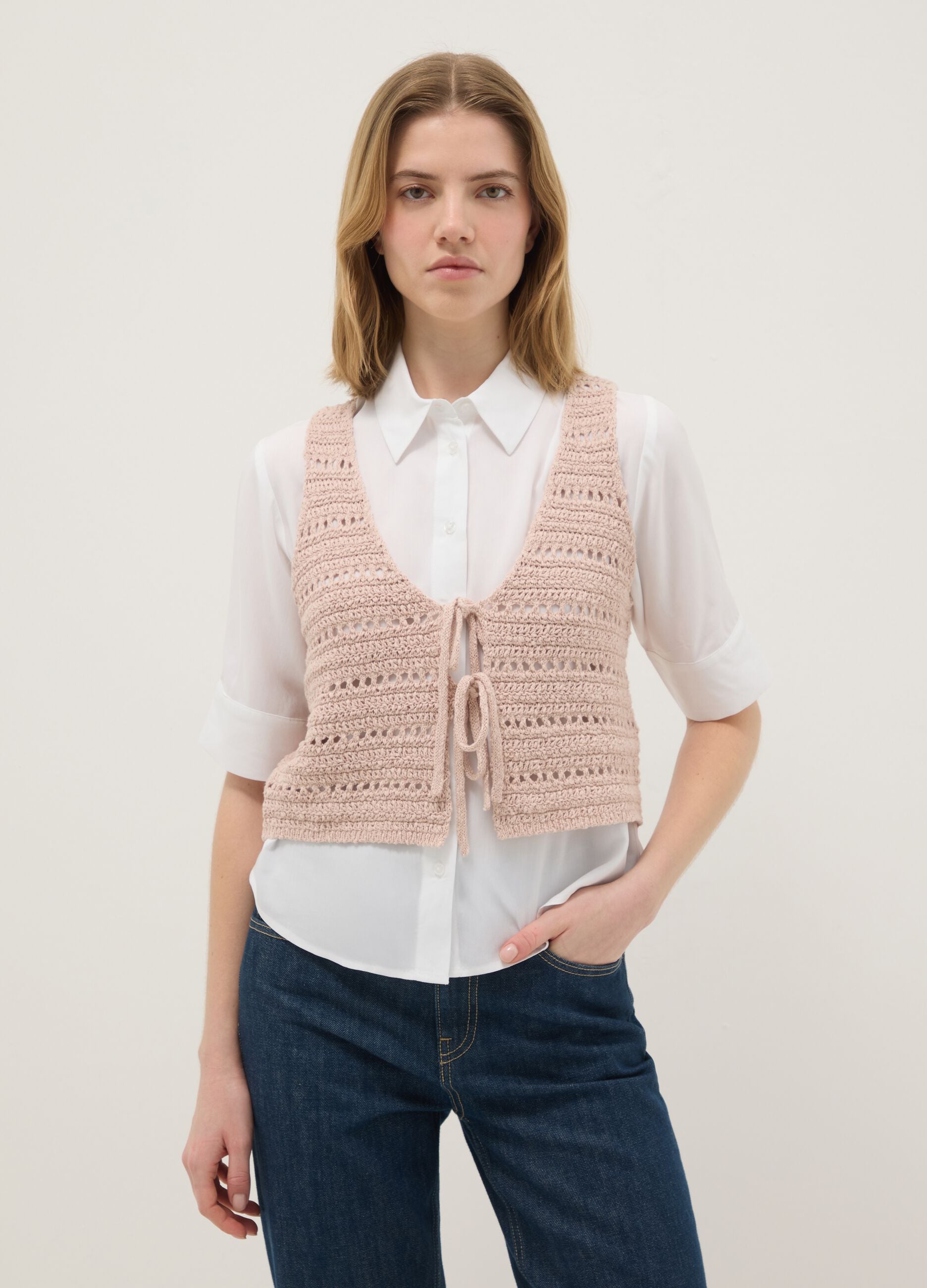 Pink pure cotton regular fit waistcoat with perforated design