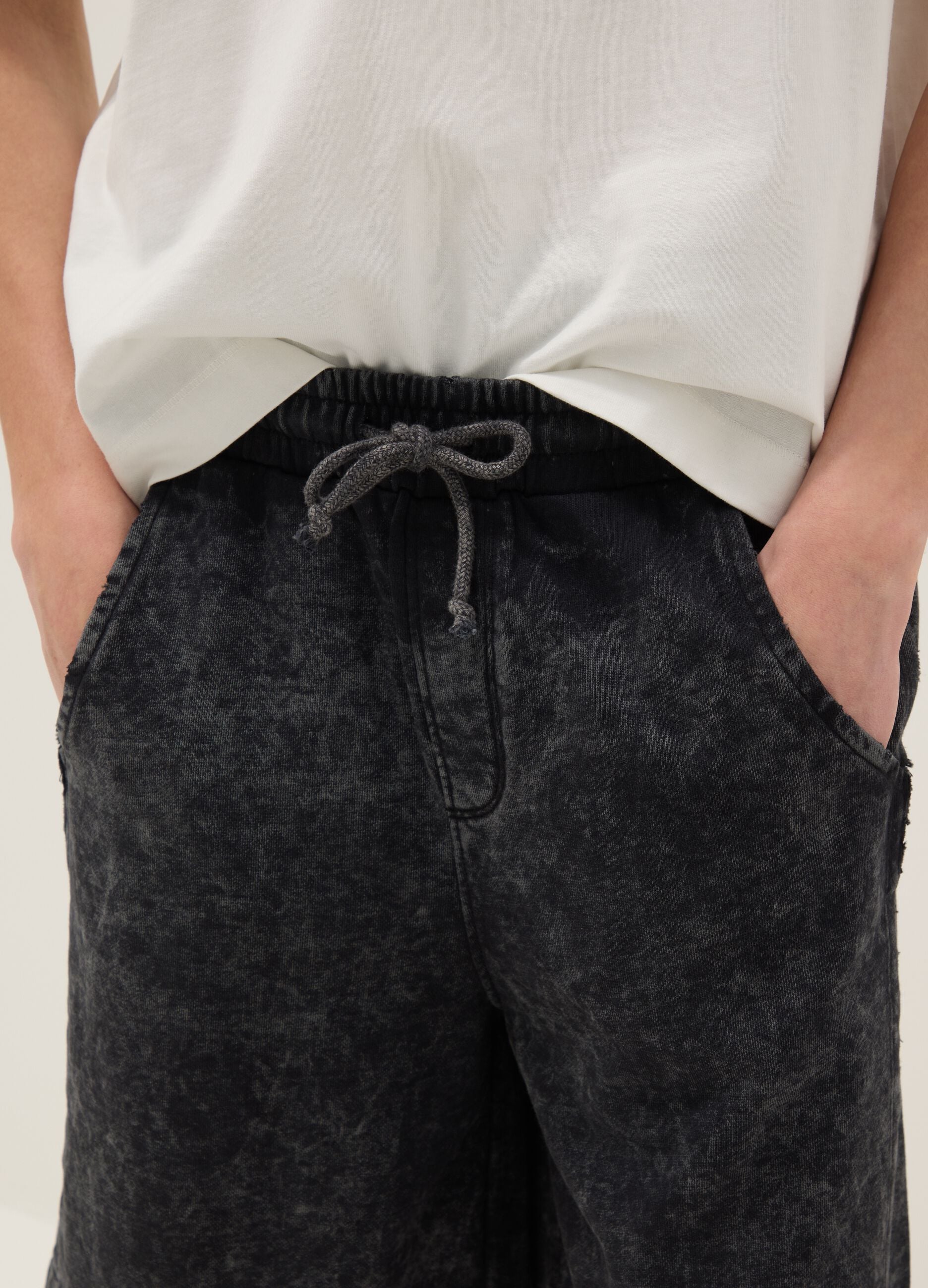 Black cotton-blend Bermuda shorts with elasticated waist
