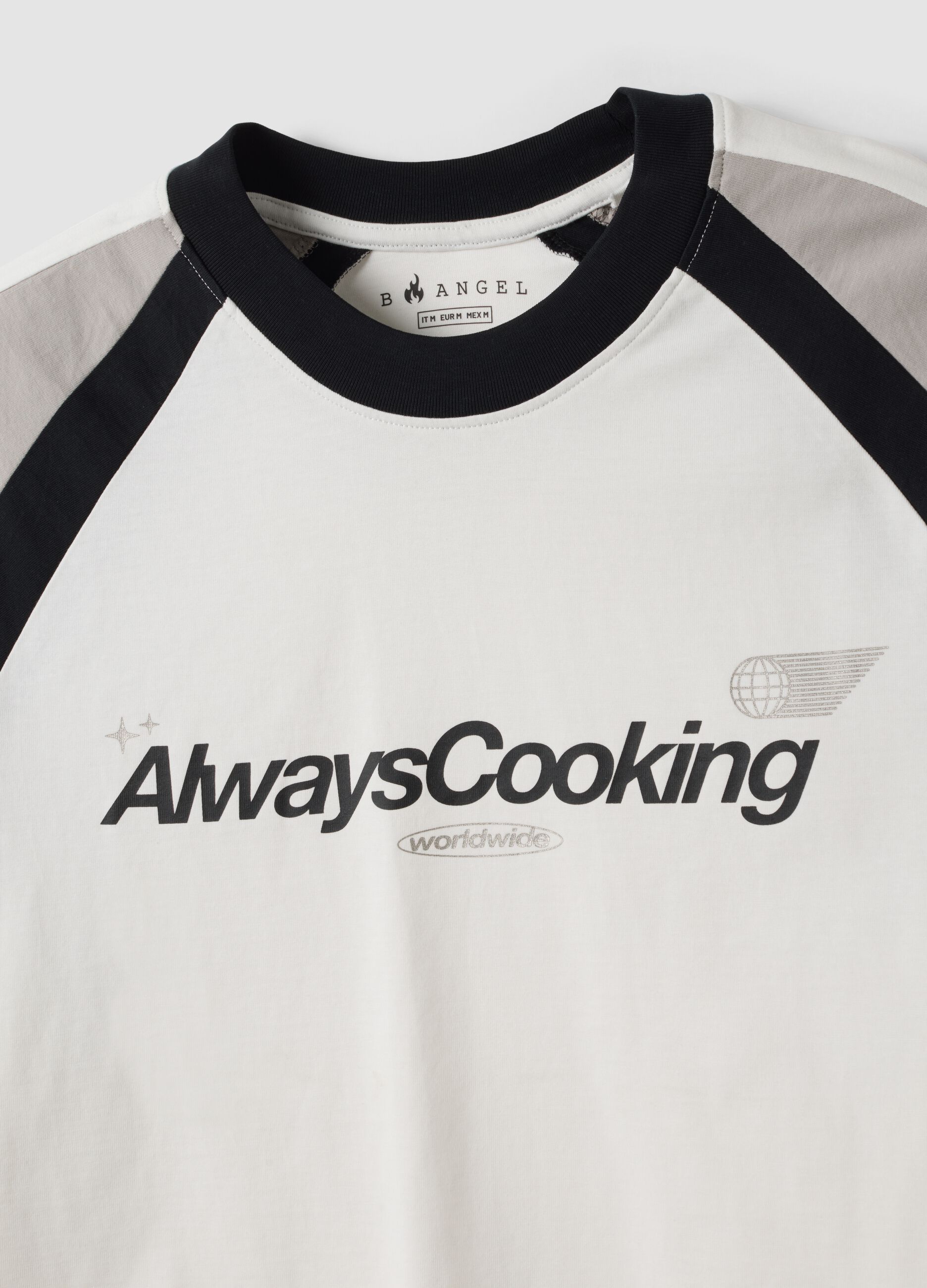 T-shirt bianca in puro cotone girocollo con scritta "Always Cooking"
