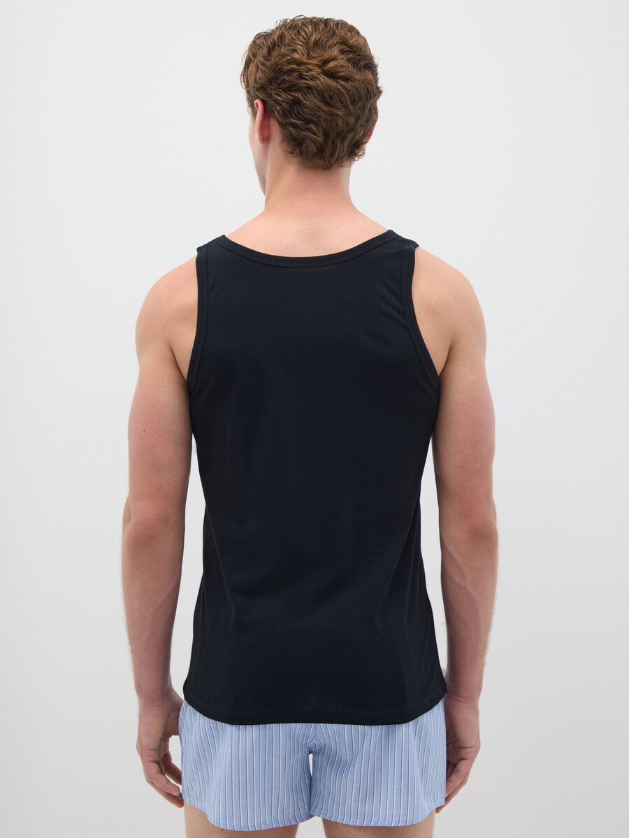 Black regular-fit vest top in pure organic cotton_2