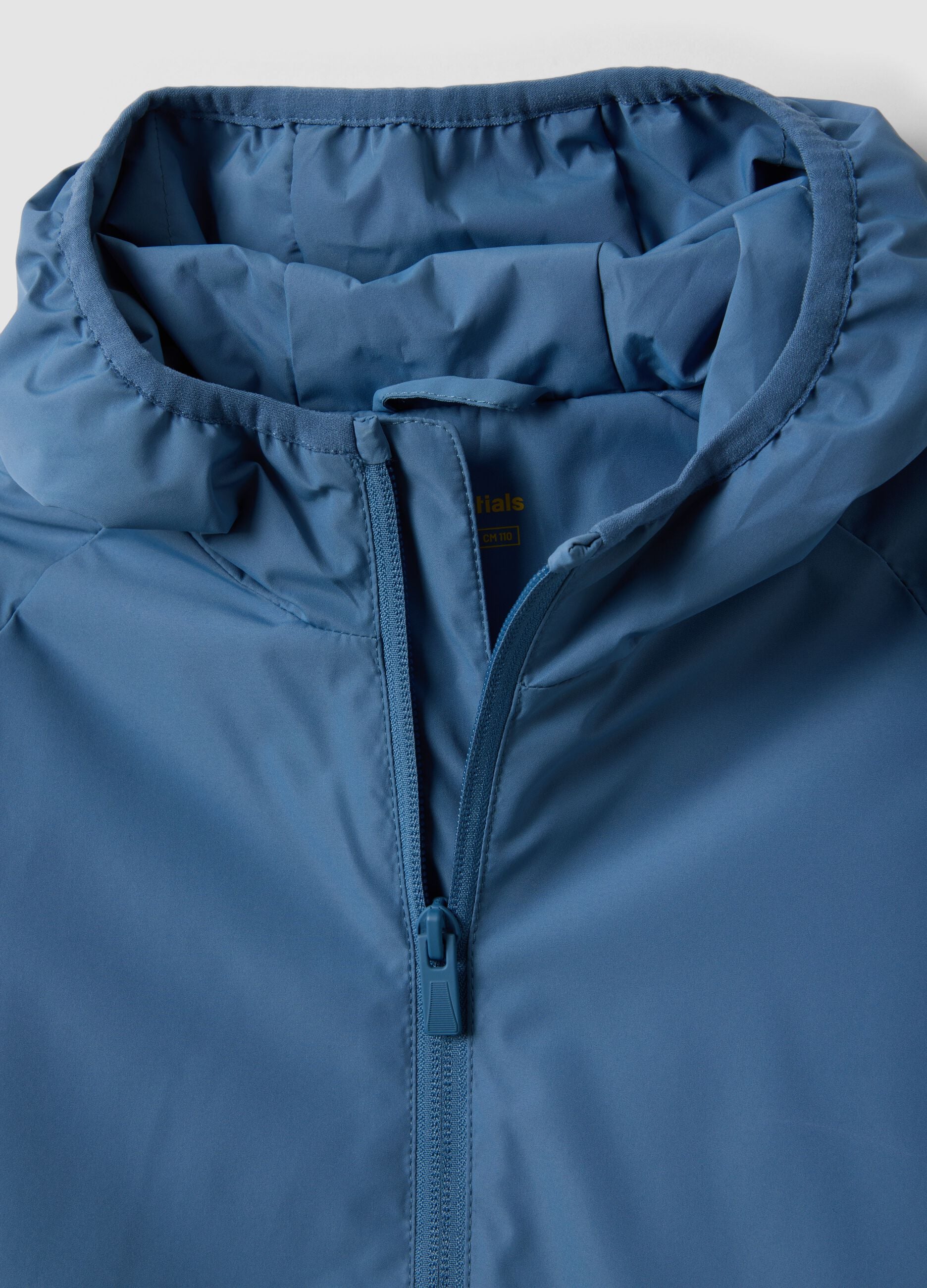 Blue kids&rsquo; rain jacket with hood and zip
