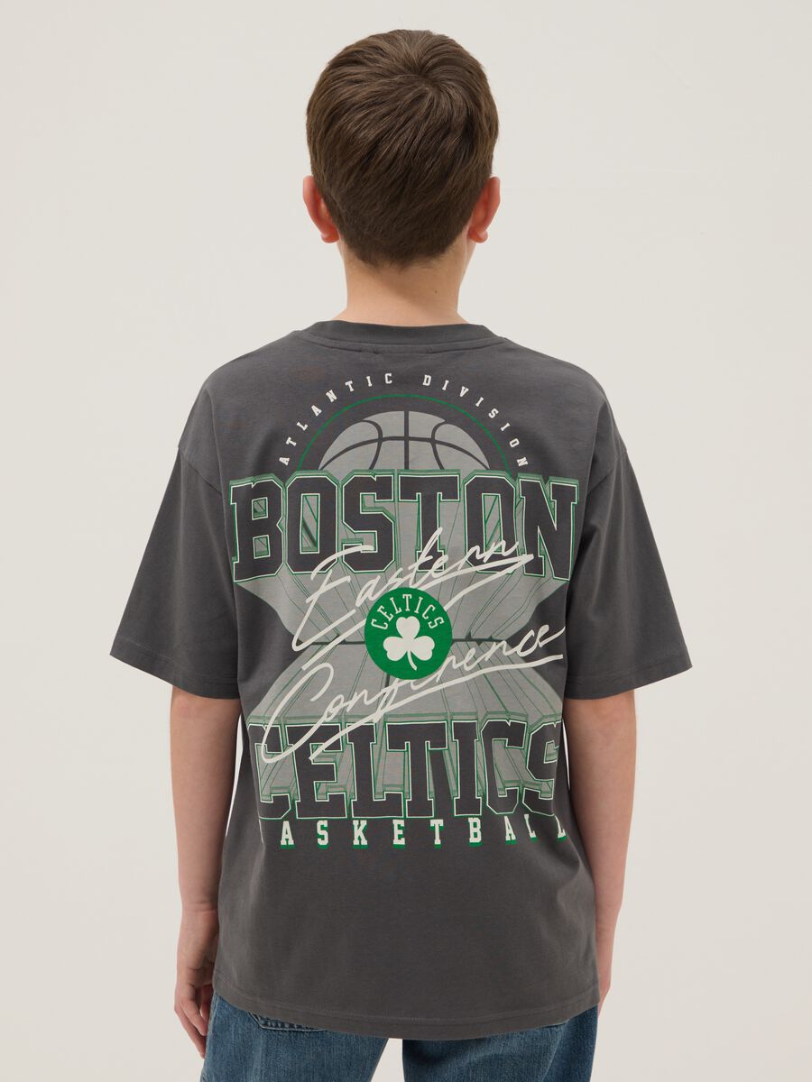T-shirt in puro cotone grigia da bambino oversize fit Boston Celtics_1