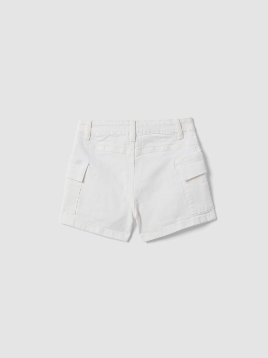 Girls&rsquo; white denim cargo shorts in stretch cotton, slim fit_4