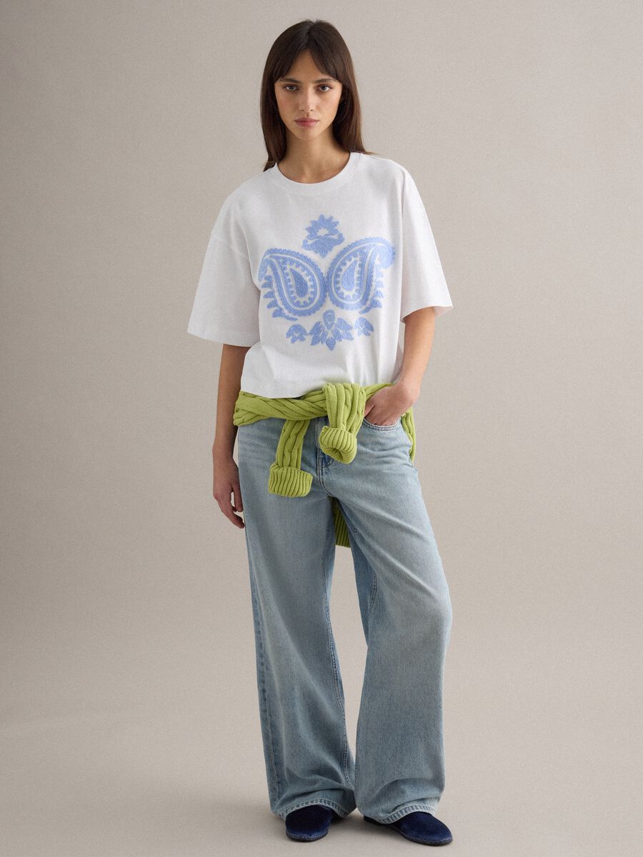 White pure cotton T-shirt relaxed fit with paisley pattern_2